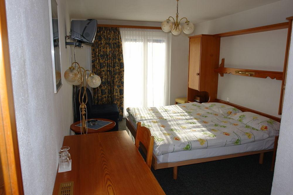 Hotel Rhodania Zermatt Bagian luar foto