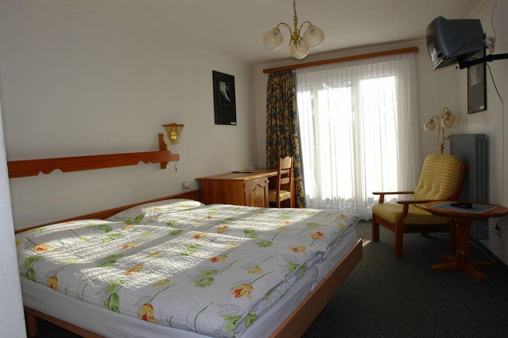 Hotel Rhodania Zermatt Bagian luar foto