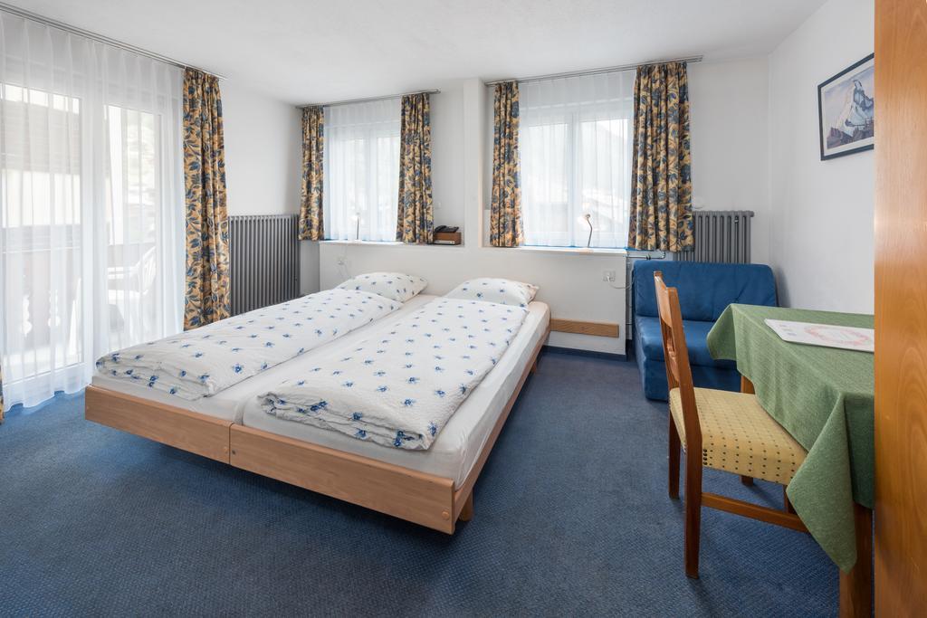 Hotel Rhodania Zermatt Bagian luar foto
