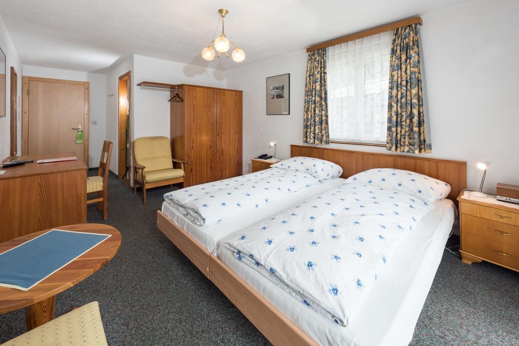 Hotel Rhodania Zermatt Bagian luar foto