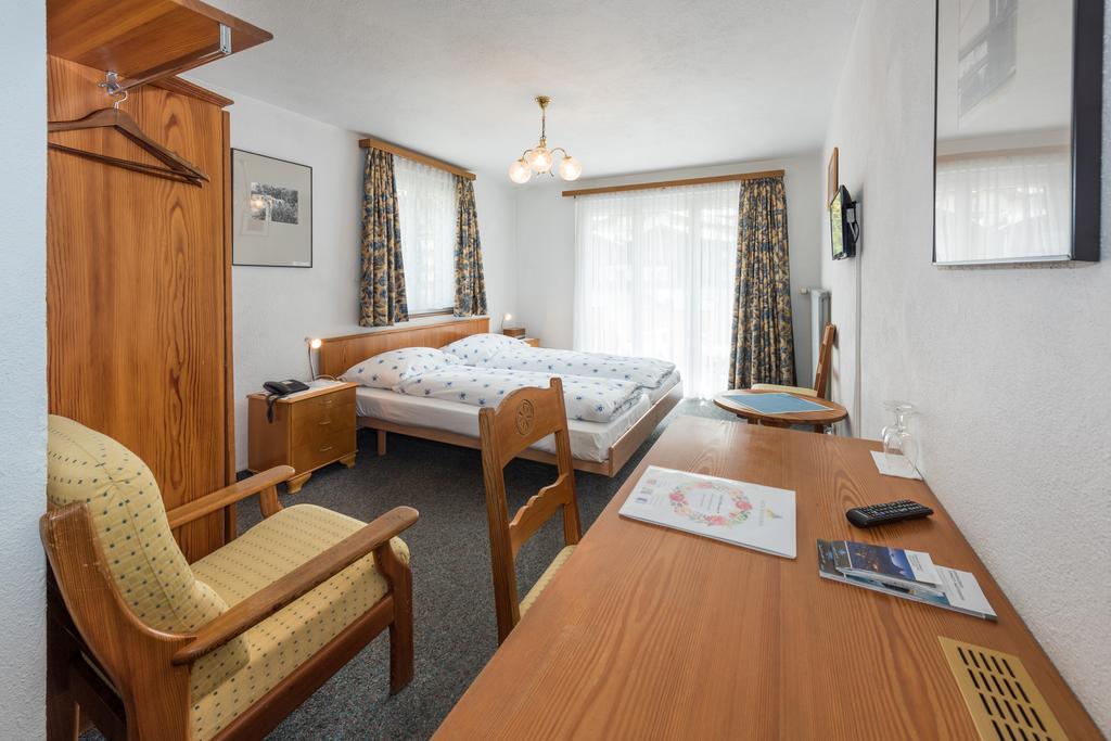 Hotel Rhodania Zermatt Bagian luar foto