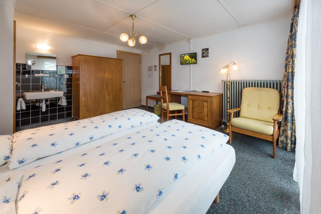 Hotel Rhodania Zermatt Bagian luar foto