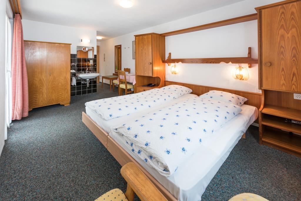 Hotel Rhodania Zermatt Bagian luar foto