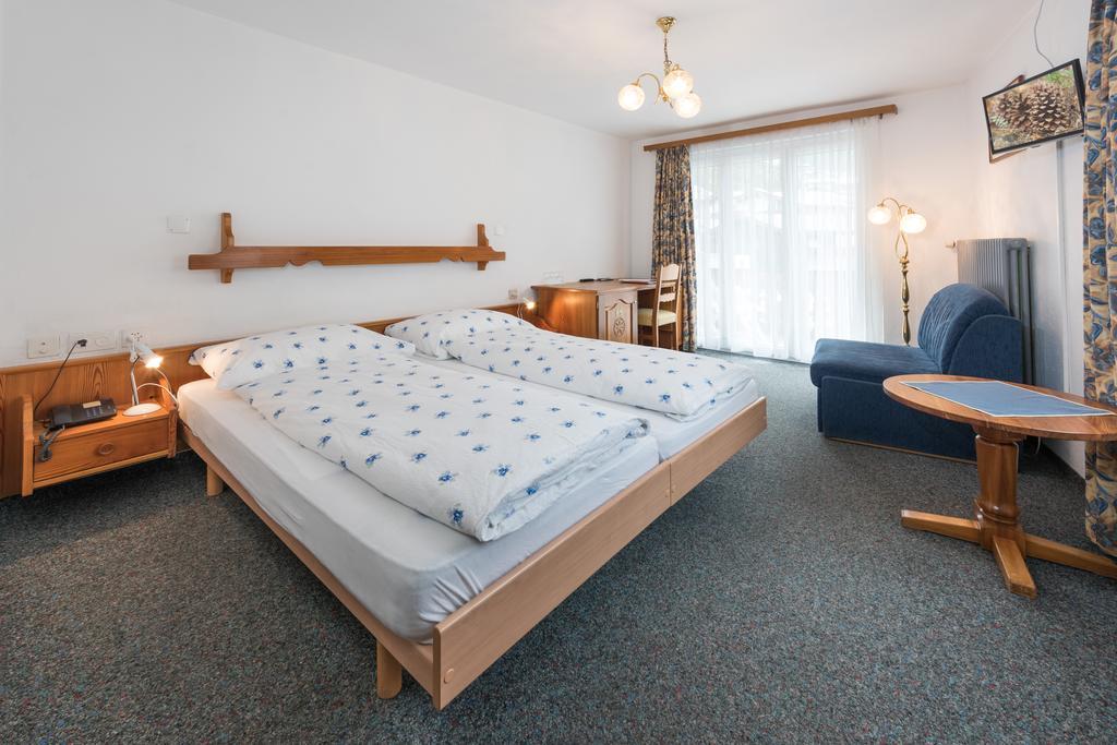 Hotel Rhodania Zermatt Bagian luar foto