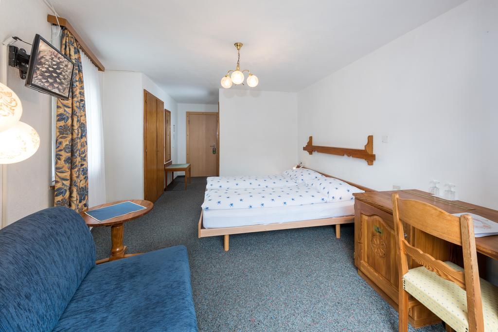 Hotel Rhodania Zermatt Bagian luar foto