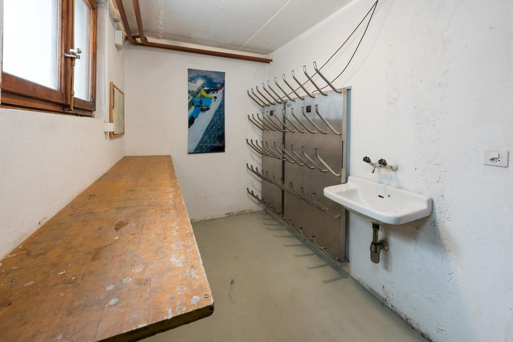 Hotel Rhodania Zermatt Bagian luar foto