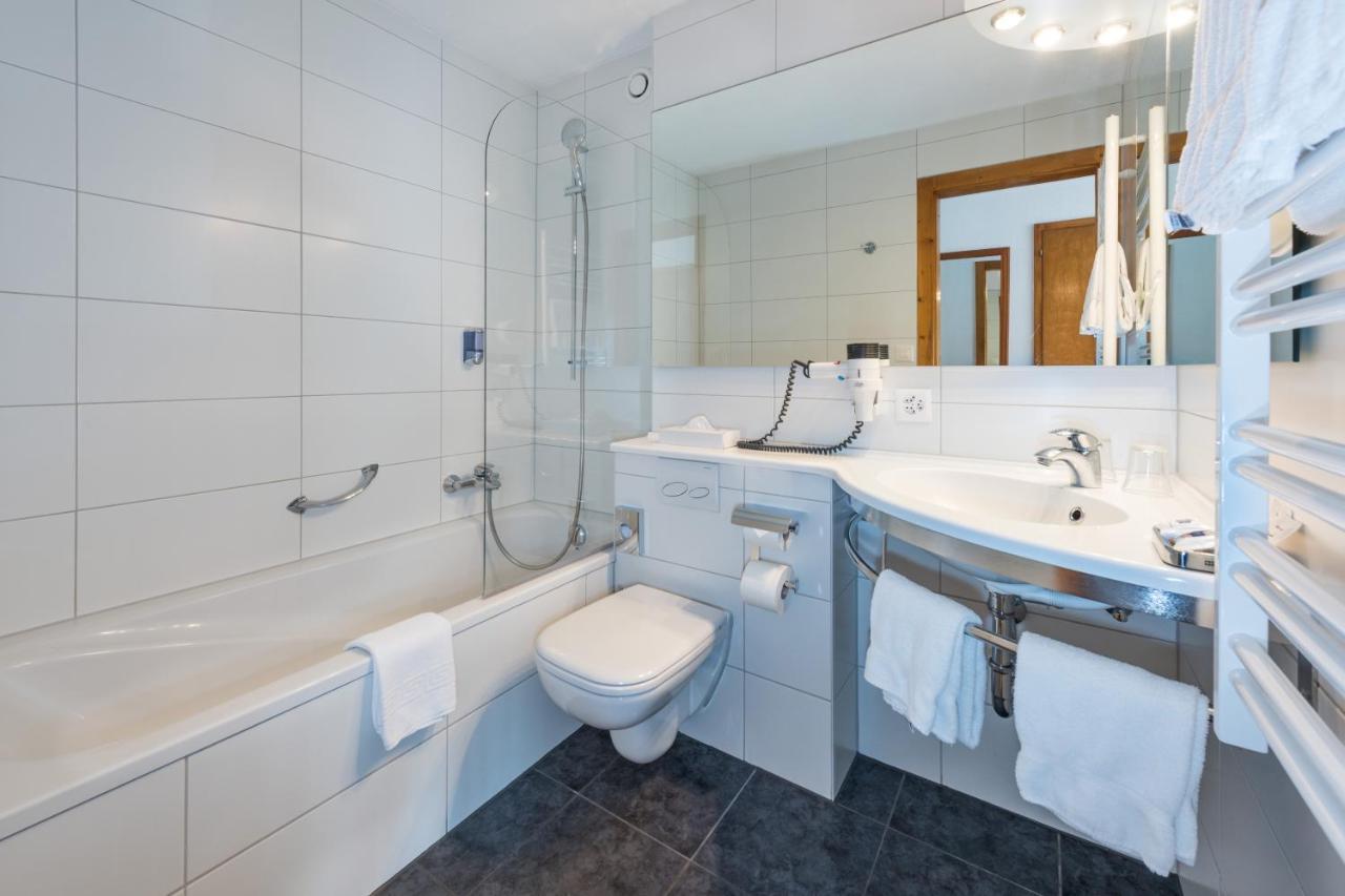 Hotel Rhodania Zermatt Bagian luar foto